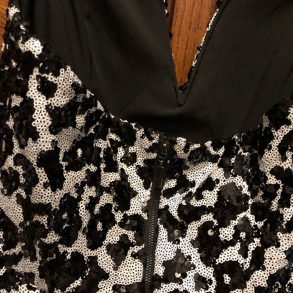 Guess Sequin Strapless Peplum Top - Picture 4 of 9